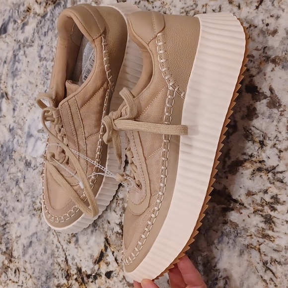 Dolce Vita Women's Dolen Nylon Patform Sneaker in Dune  NEW Size 9.5 - Picture 10 of 16